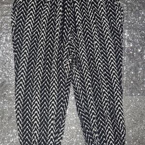 New Look Black and Cream Chevron Women's Cropped Pants